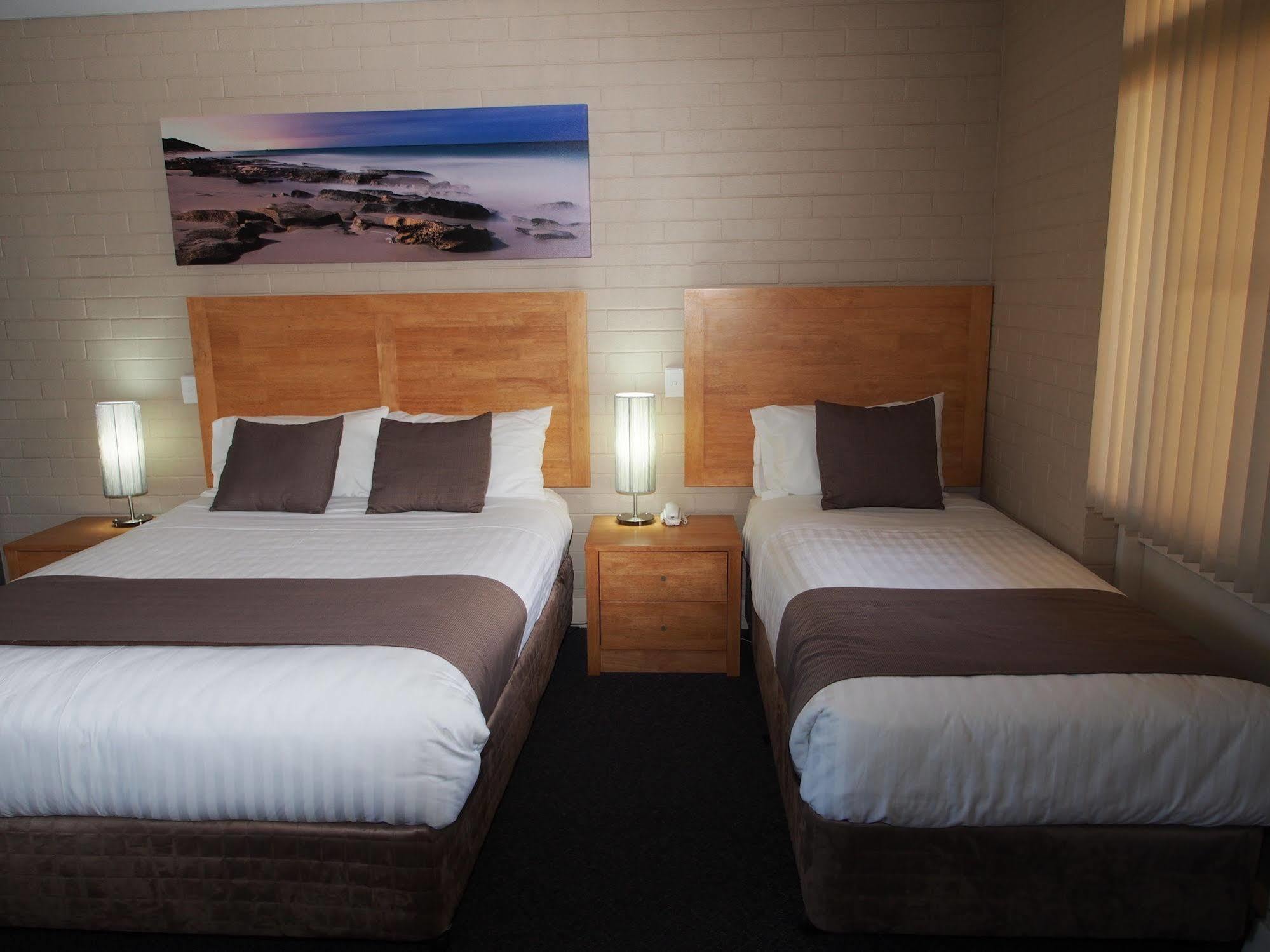 Dongara Hotel Motel Exterior photo